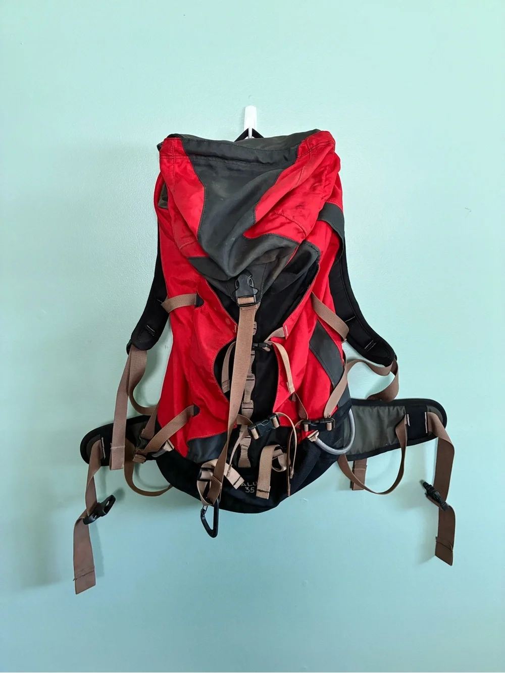 REI Talus 35 Red Black Backpack Hiking Overnight Camping Framed Multi Clipped